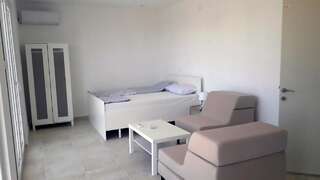 Гостевой дом IN Villa Guesthouse Сутоморе Семейный номер с террасой-13