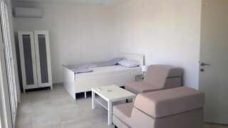 Гостевой дом IN Villa Guesthouse Сутоморе Семейный номер с террасой-18